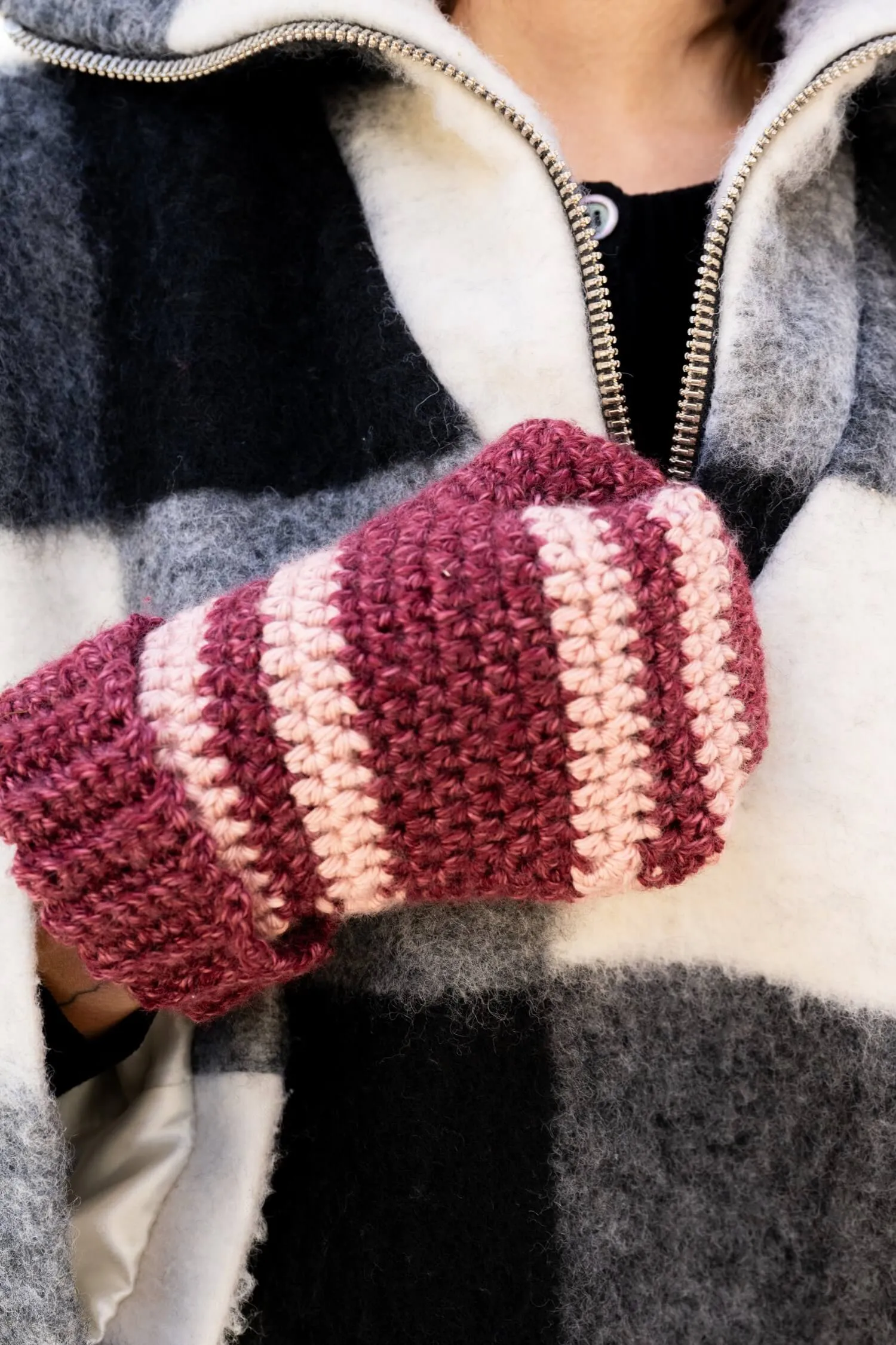 2-Color Mittens (Crochet)